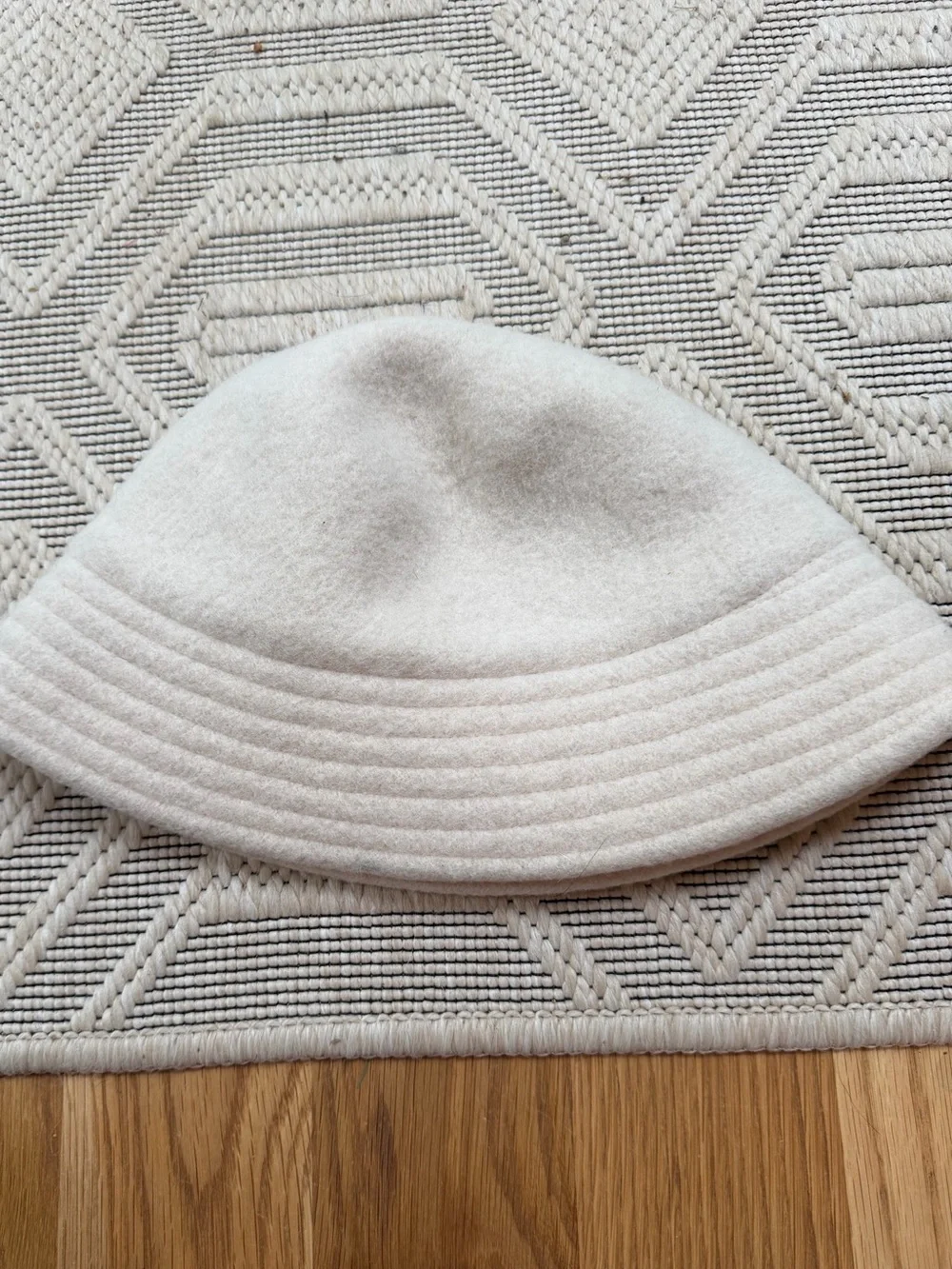 Uniqlo Adjustable 100% Wool Bucket Hat off white